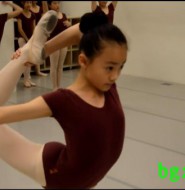 视频：漂亮的萝莉练起舞蹈来也是那么的瞩目！