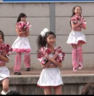 视频：日本小学女生的奇葩舞蹈！这奇葩的舞蹈服就够你喝一壶的！